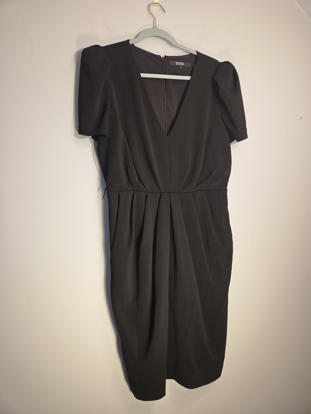 Badgley Mischka Black V-Neck Pleated Midi Dress